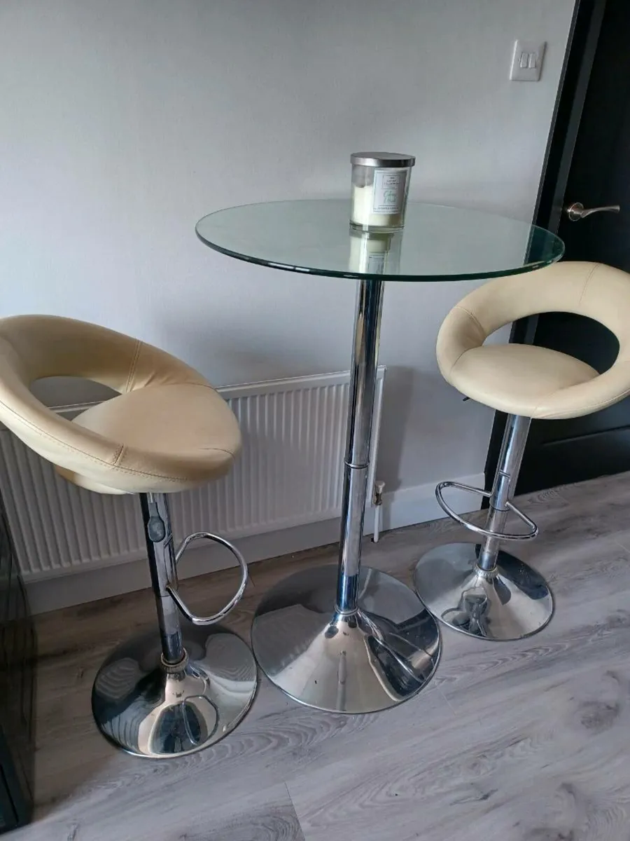 Tall Glass Table and 2 Cream Bar Stools - Image 2