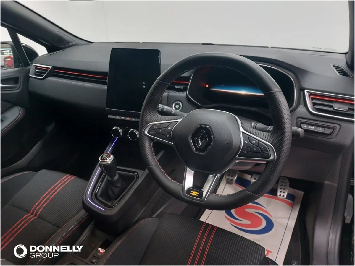 Renault Clio Hatchback RS Line - Image 4