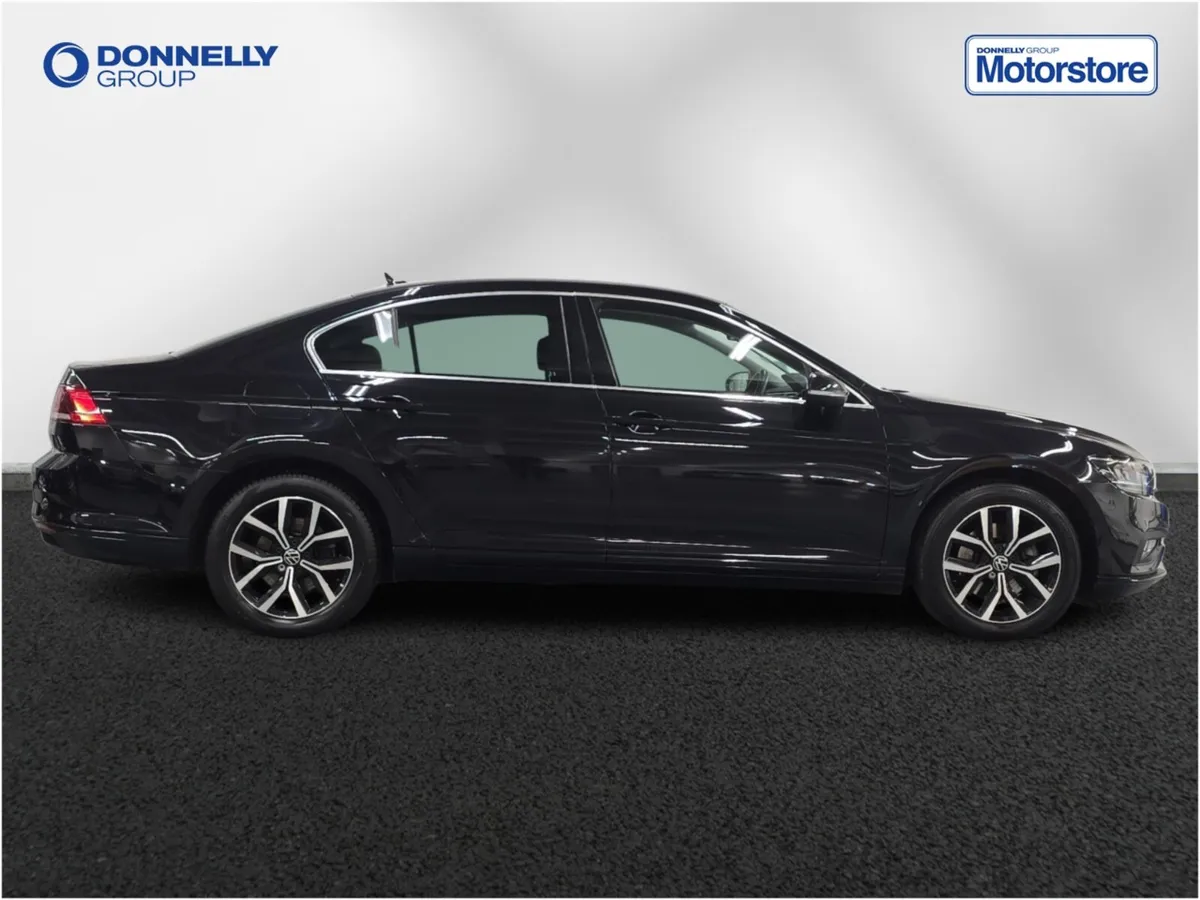 Volkswagen Passat Diesel Saloon SEL - Image 3