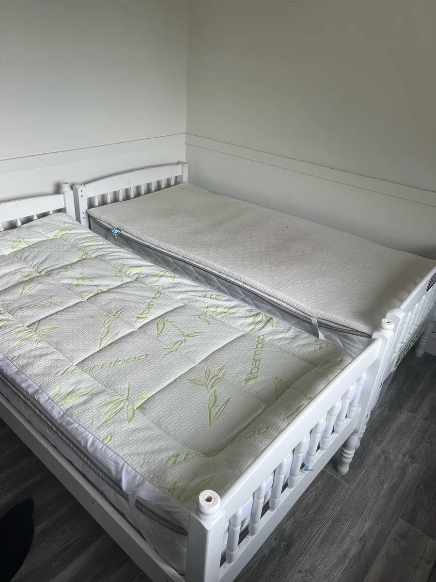 Bunk beds - Image 1
