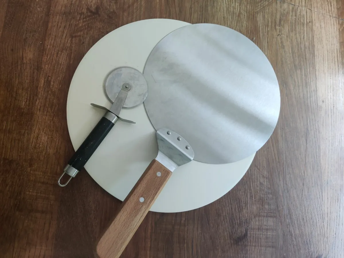 Pizza stone & peel - Image 1