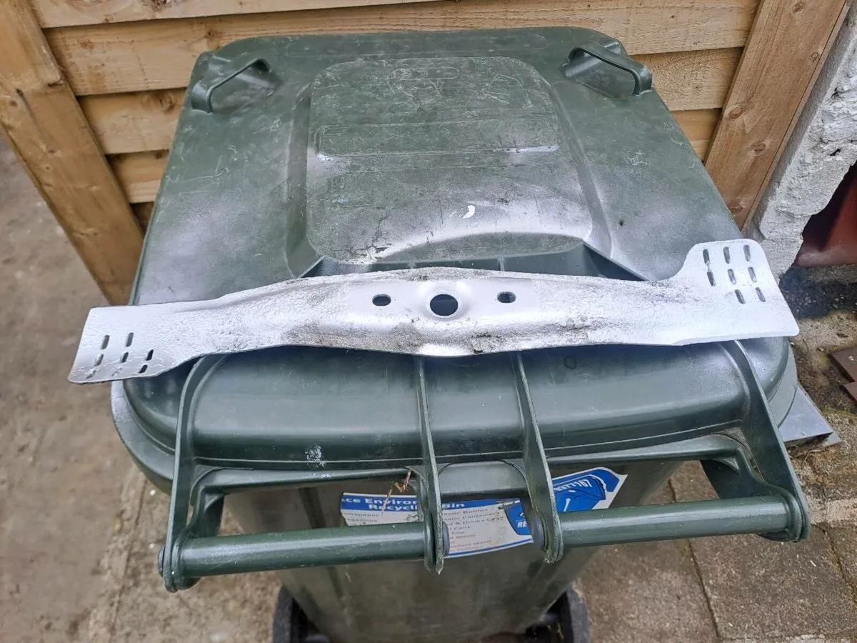 Honda  izzy  blade boss  and  blade - Image 1