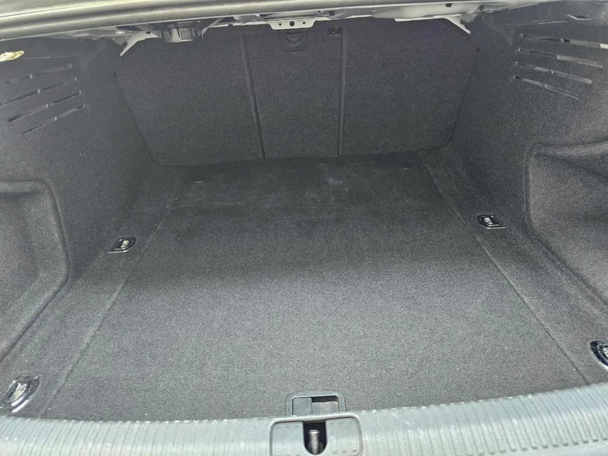 Manual 1.4 Petrol Audi A4 - Low Mileage - 2017 - Image 3