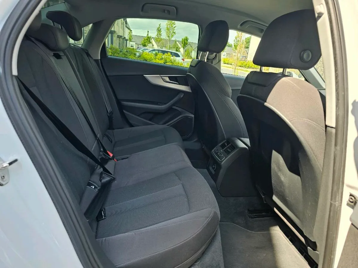 Manual 1.4 Petrol Audi A4 - Low Mileage - 2017 - Image 4