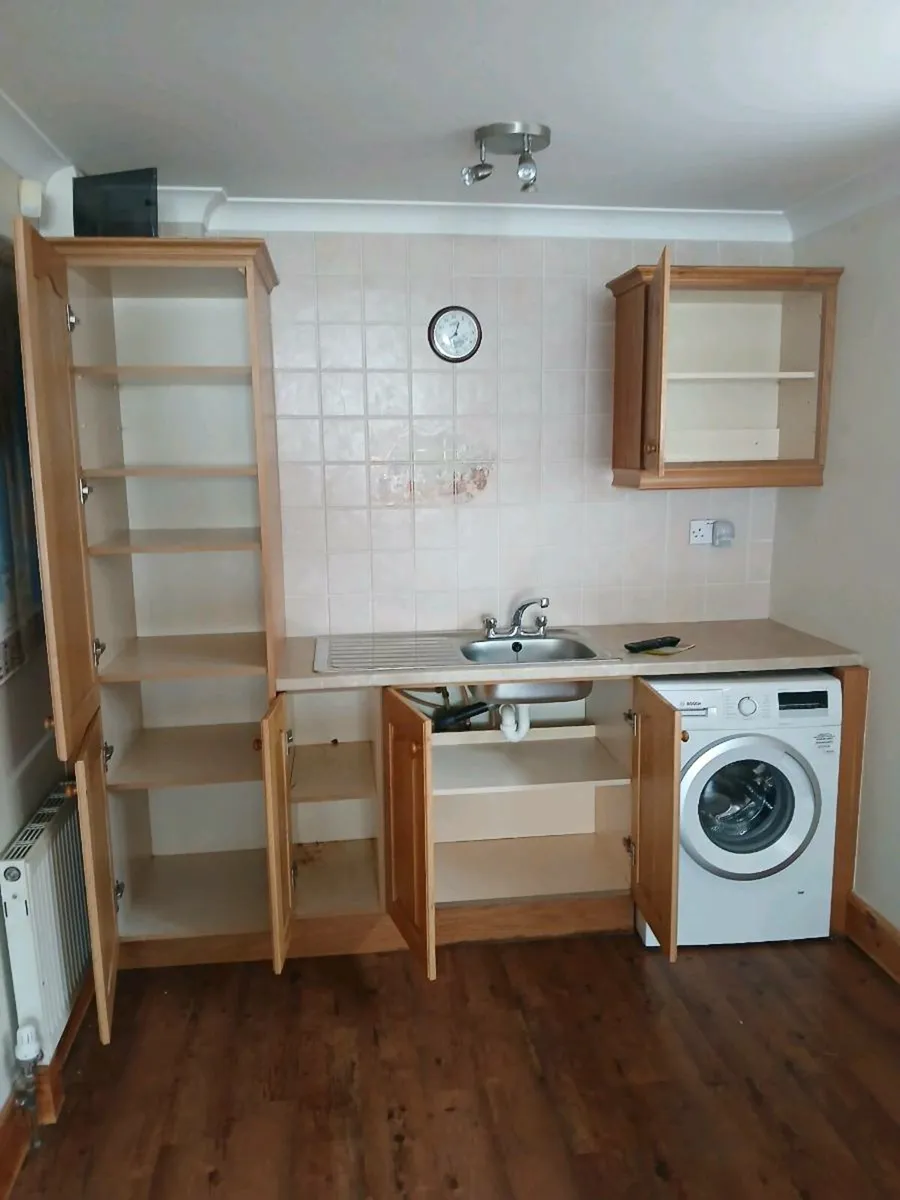 Kitchen cupboards - Image 2