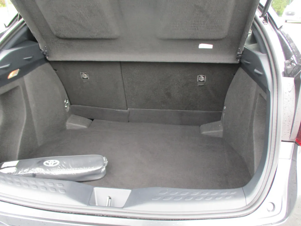 Toyota C-HR 2022 18 HYBRID SPORT MODEL - Image 2