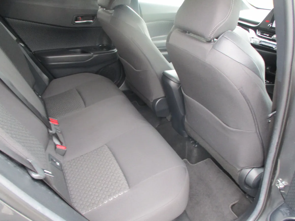 Toyota C-HR 2022 18 HYBRID SPORT MODEL - Image 3