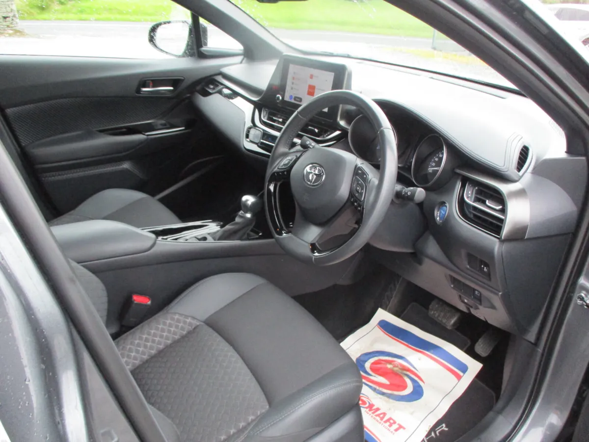 Toyota C-HR 2022 18 HYBRID SPORT MODEL - Image 4
