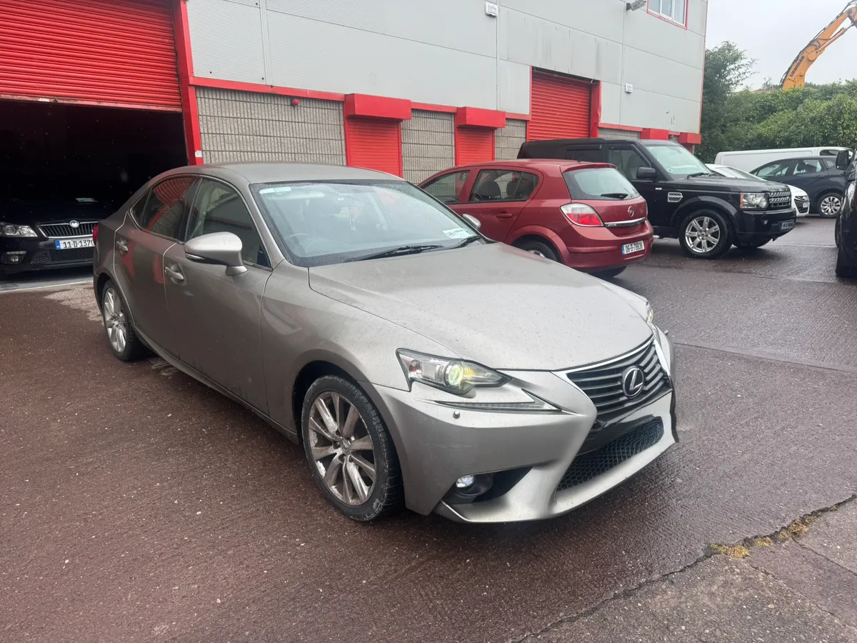 15 Lexus hybird - Image 1