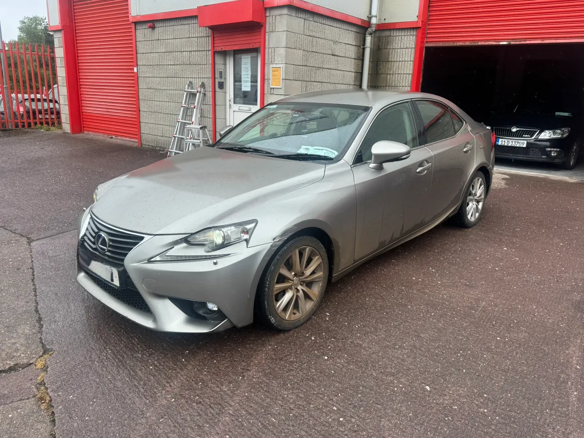 15 Lexus hybird - Image 2