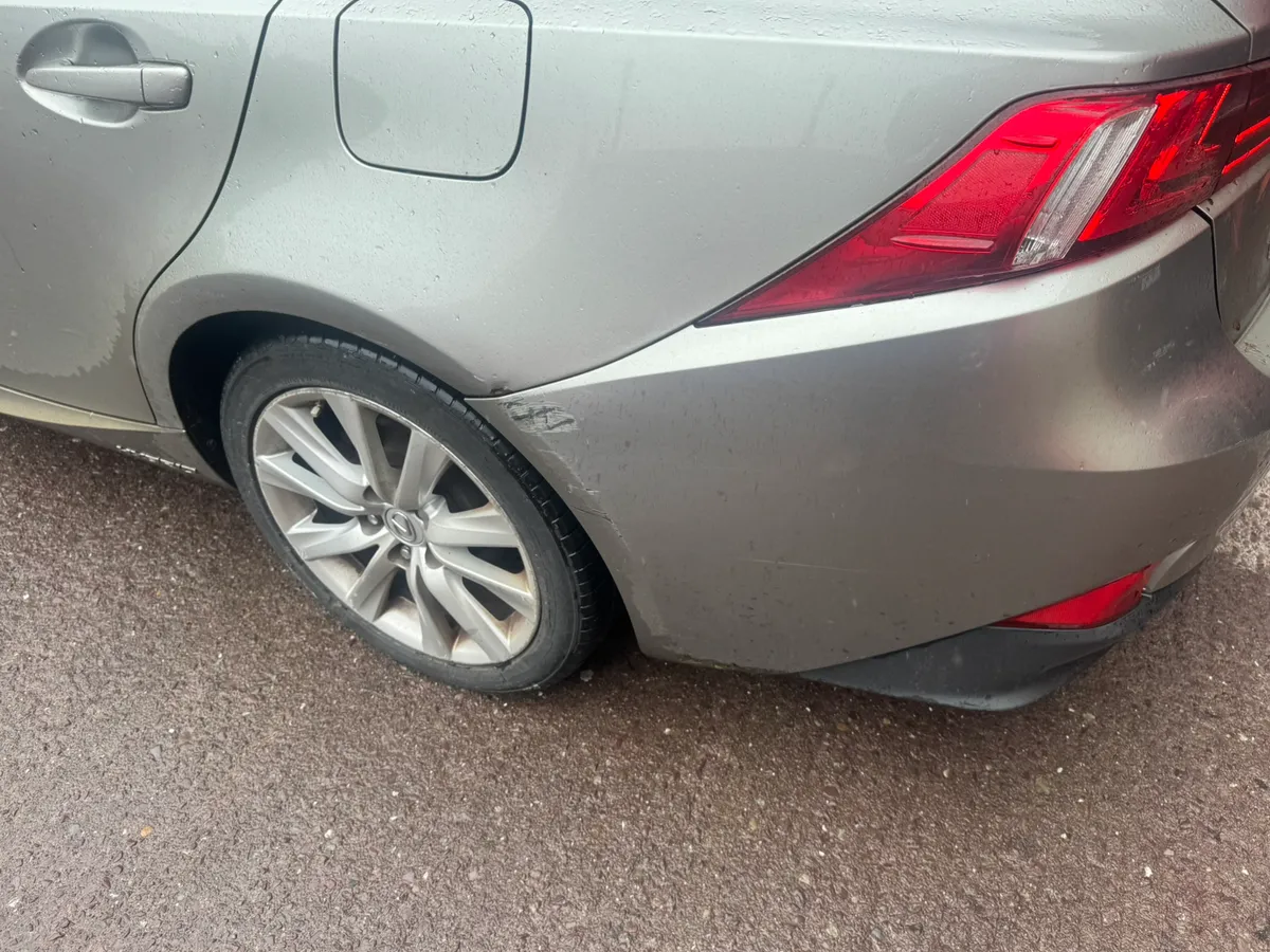 15 Lexus hybird - Image 4