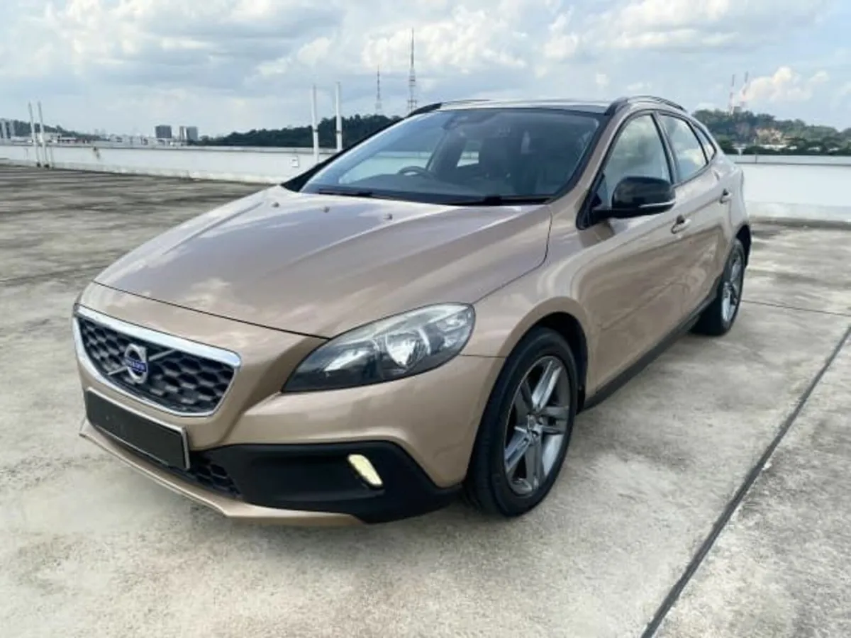 Volvo V40 2014 - Image 1