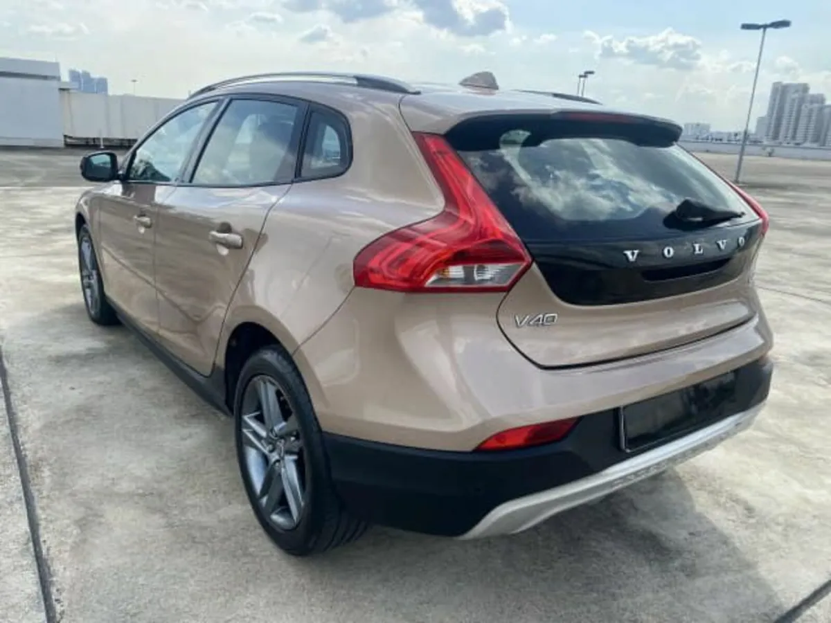 Volvo V40 2014 - Image 2