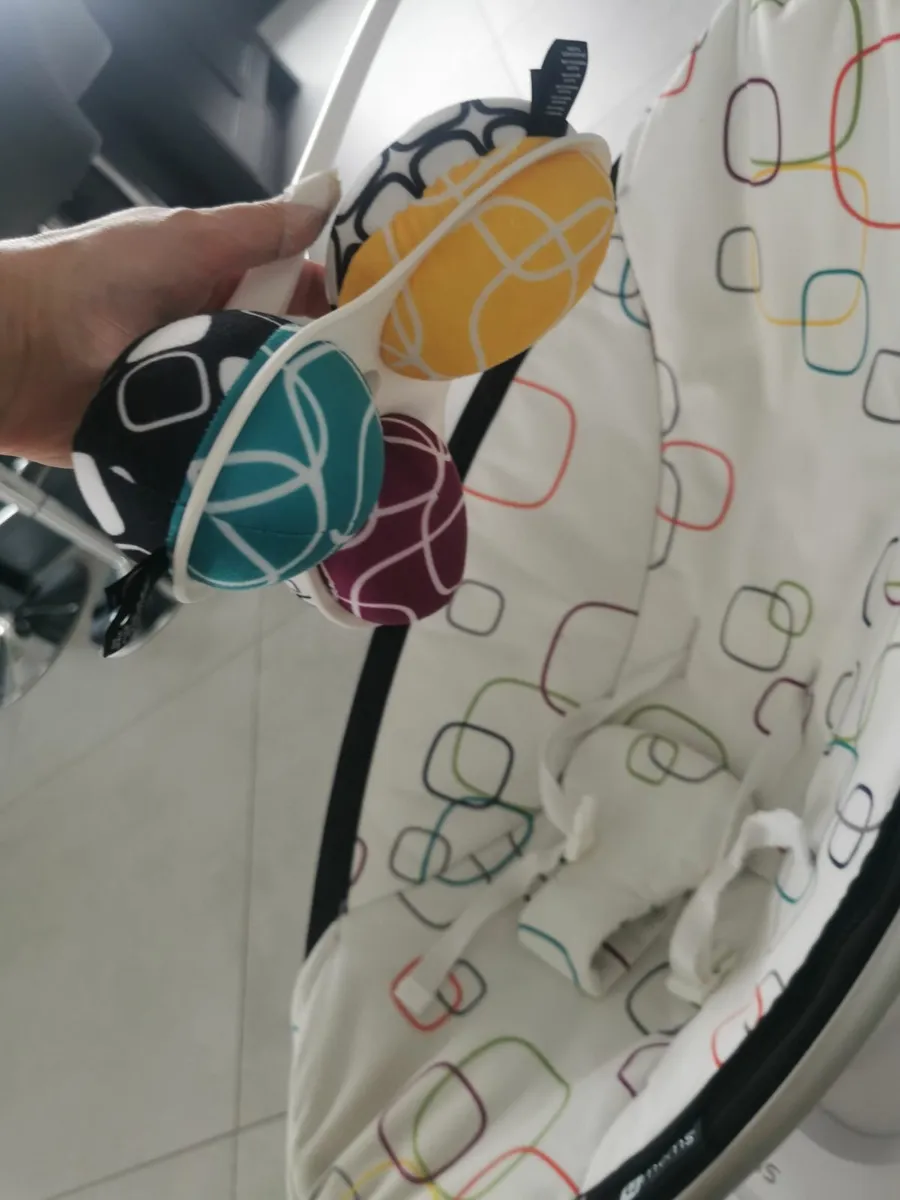 4mom Mamaroo baby swing - Image 3