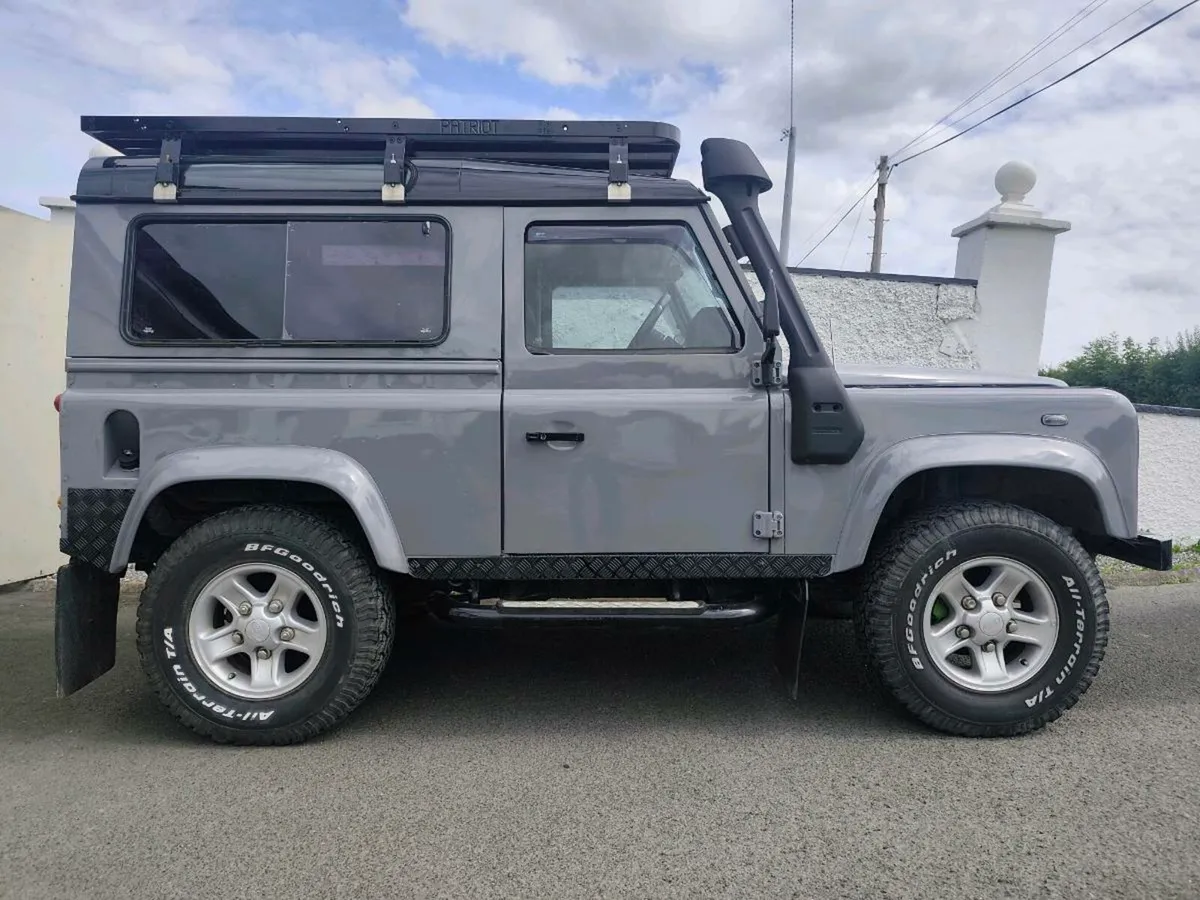 Land Rover Defender 90 TD5 Commercial - Image 2