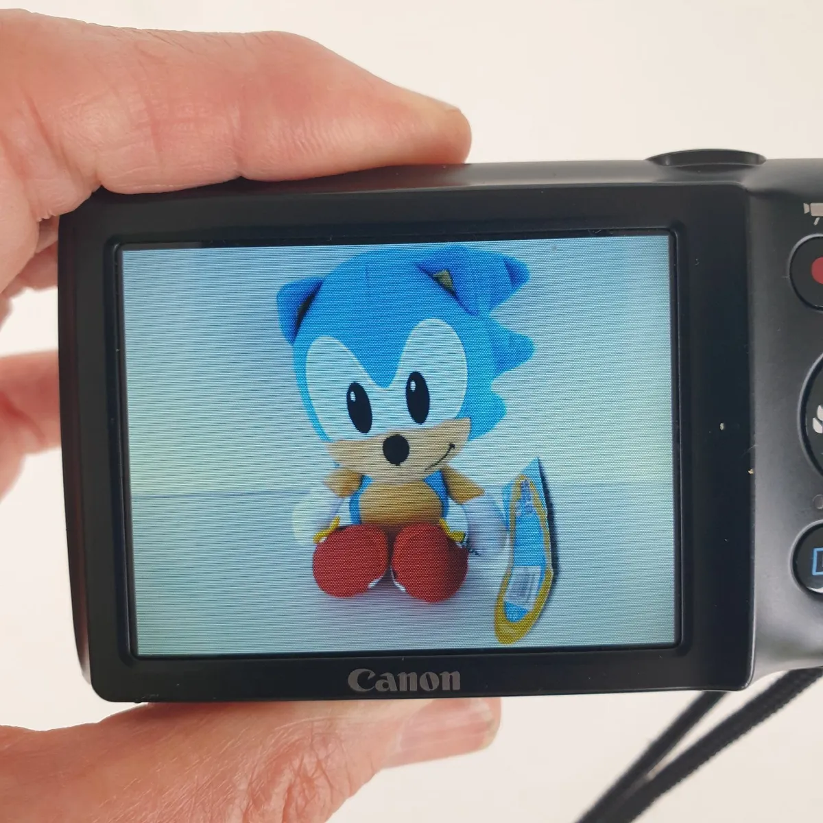 Canon PowerShot A2400 IS 16.0 MP camera - Image 3