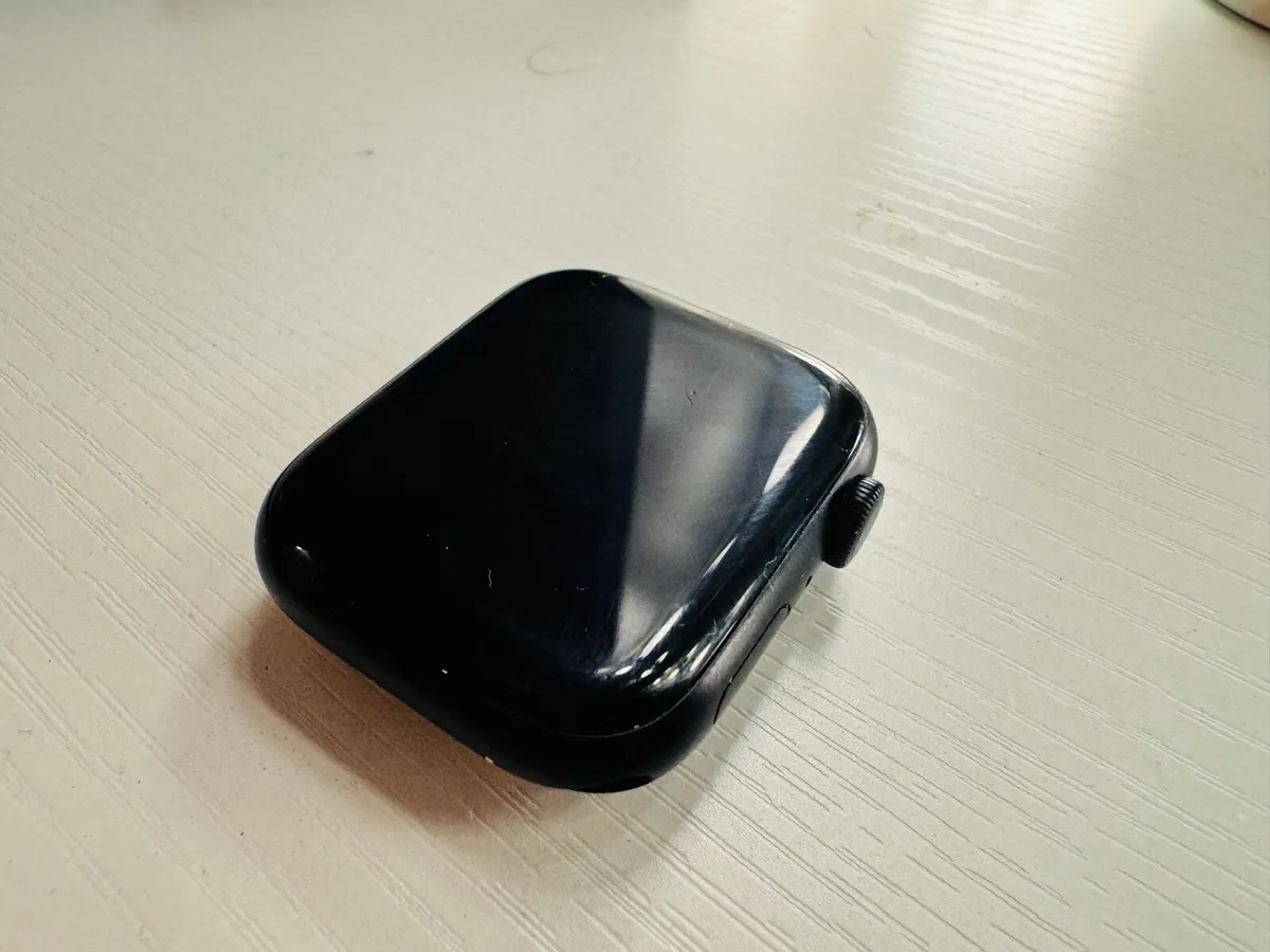 Apple Watch series 9 gps 45mm - Image 3