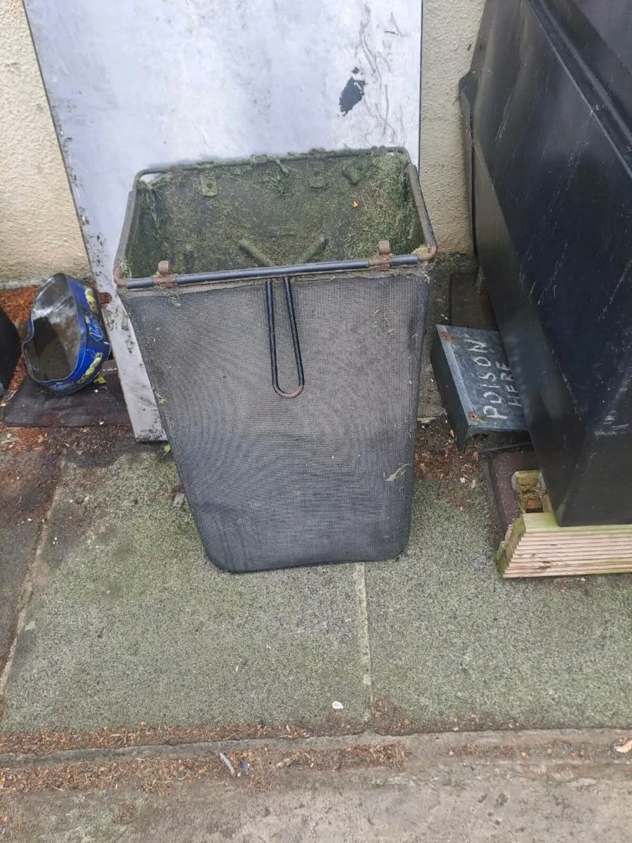 Harry   lawnmower   grass bag