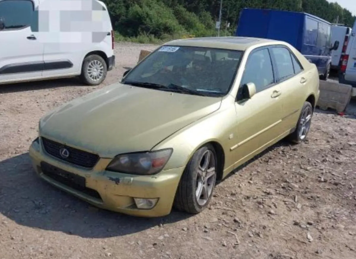 Lexus is200 BREAKING PARTS SPARES ONLY - Image 4