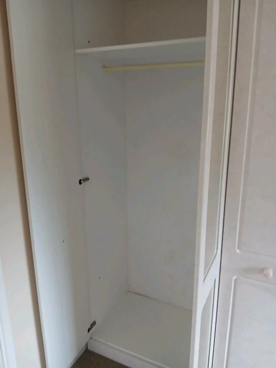 Bedroom furniture - Image 2
