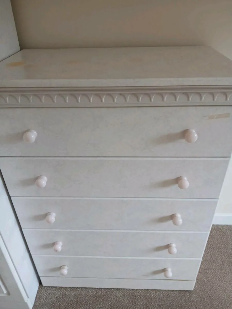 Bedroom furniture - Image 4