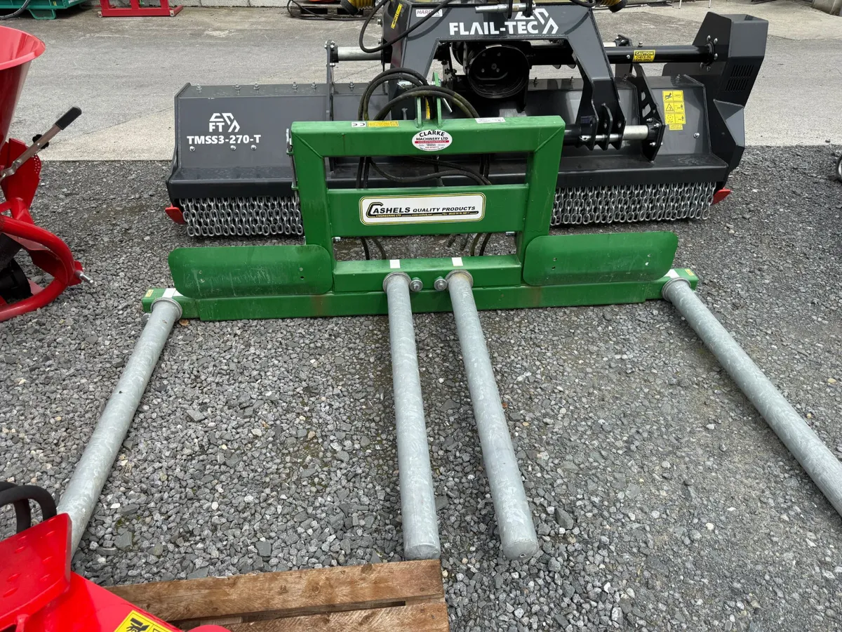 Cashels Double Hydraulic Vari Width Bale Lifter