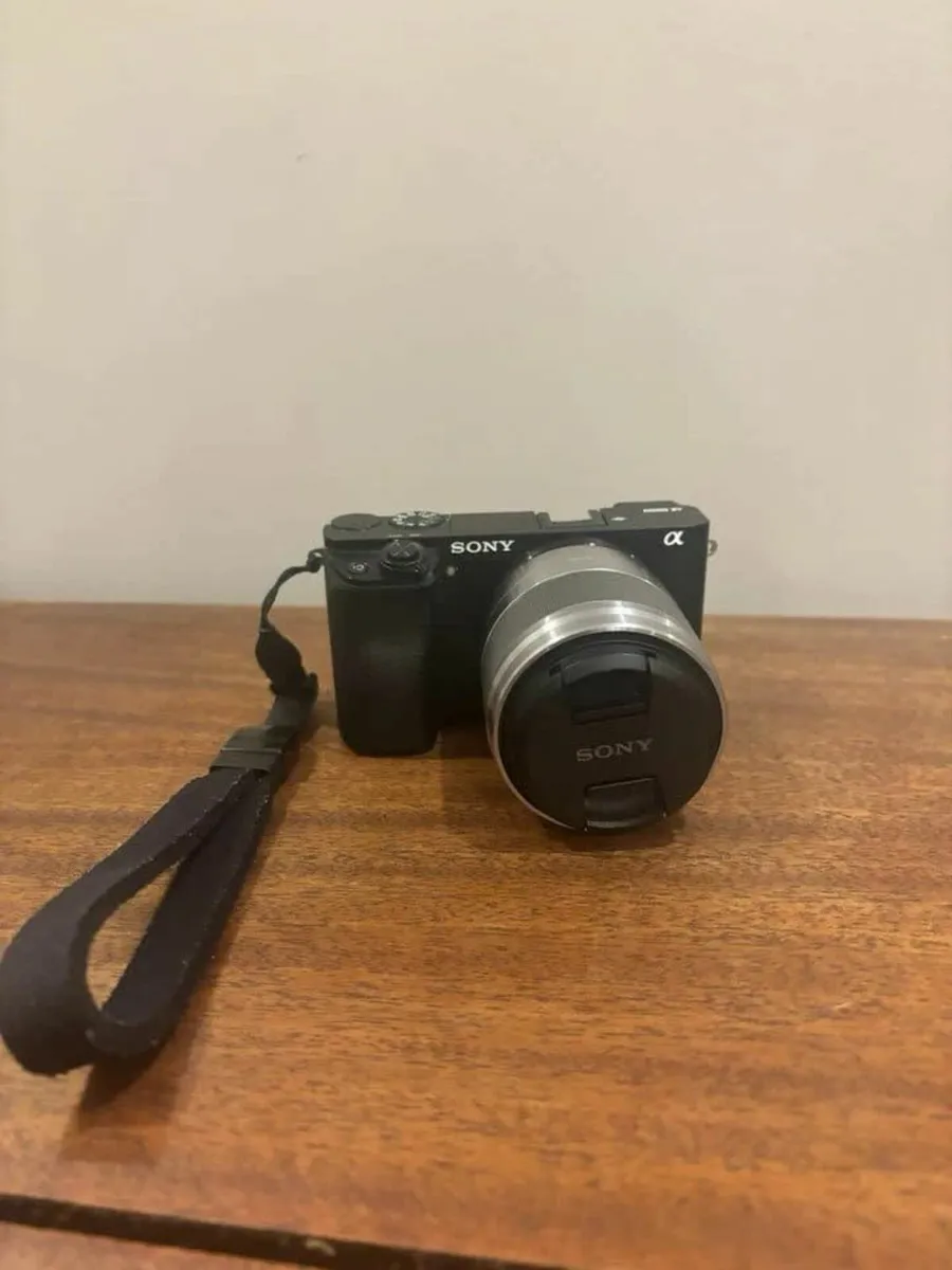 Sony Alpha ILCE-6000 24.3MP - Image 1