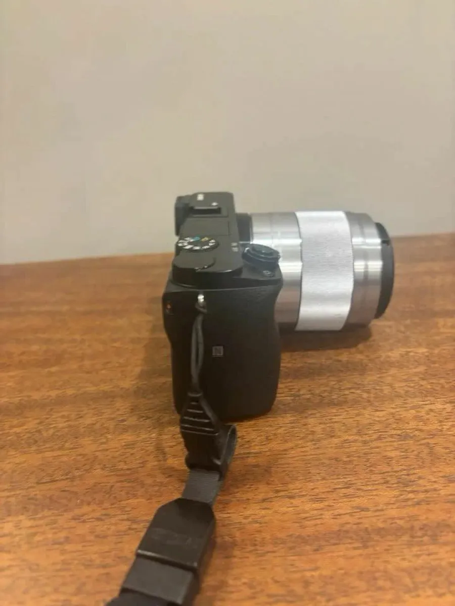Sony Alpha ILCE-6000 24.3MP - Image 2