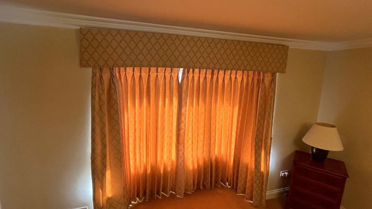 Curtains - Image 2