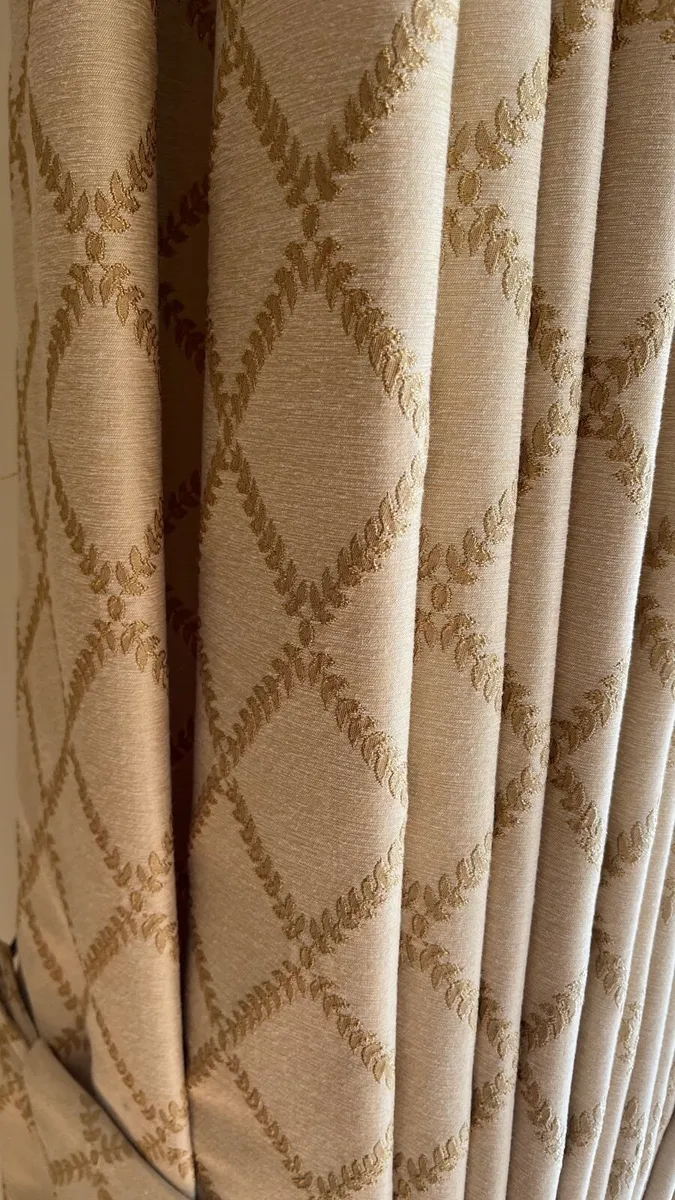 Curtains - Image 4