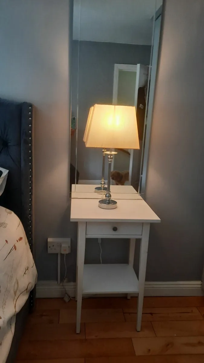 2 x lockers, 2 x Mirrors, 2 x grey lamps - Image 2