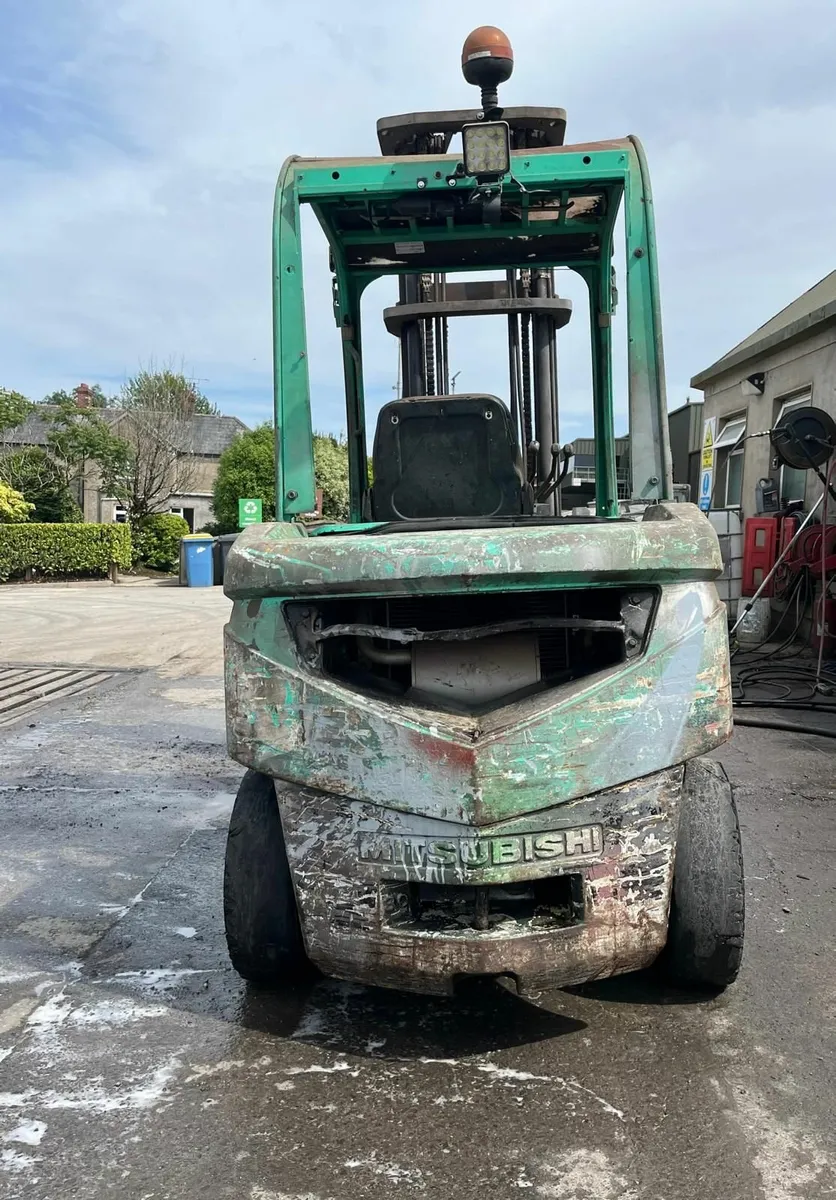 Forklift - Image 4