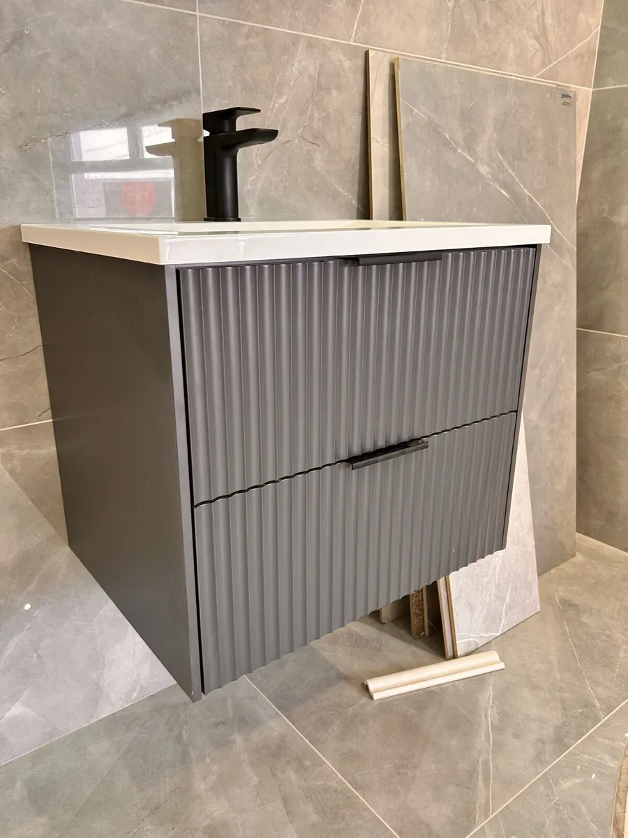 Bathroom vanity unit - Image 2