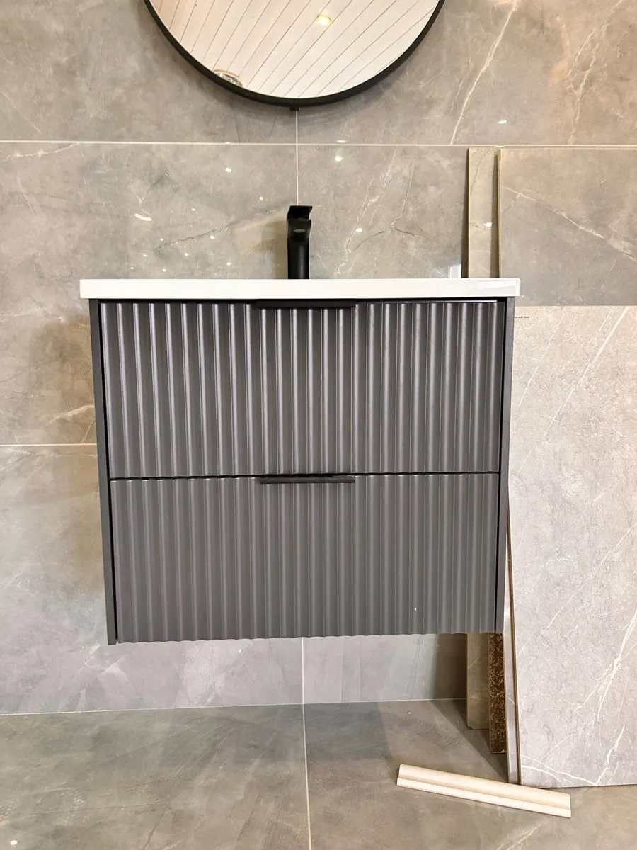 Bathroom vanity unit - Image 1