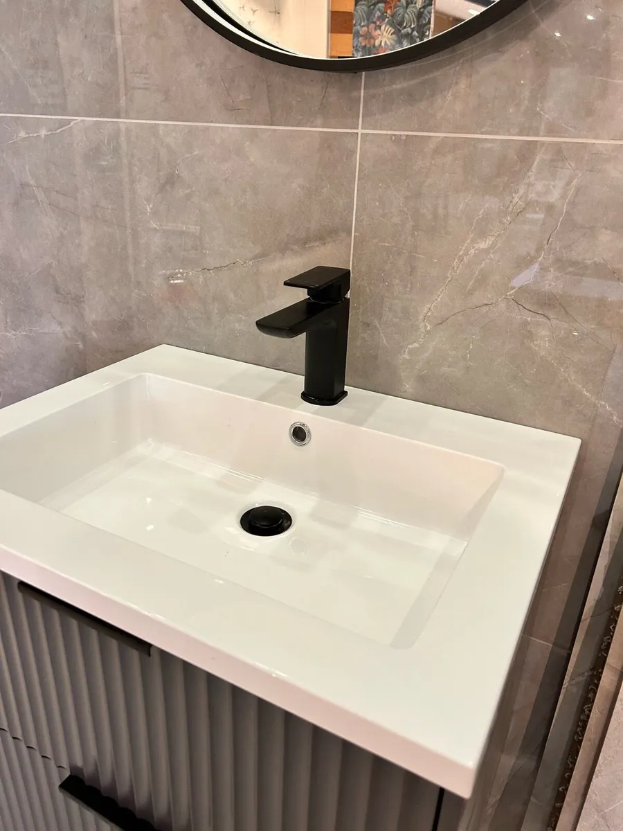 Bathroom vanity unit - Image 3