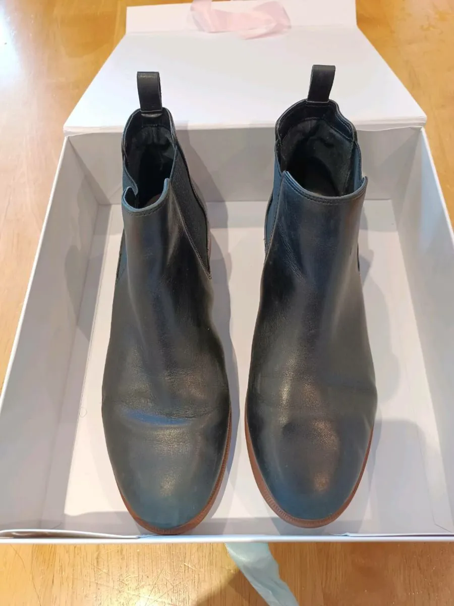 Clarks Chelsea boots - Image 1