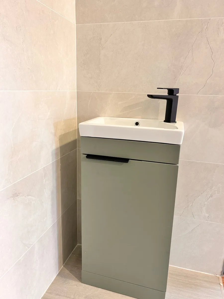 Bathroom unit - Image 1