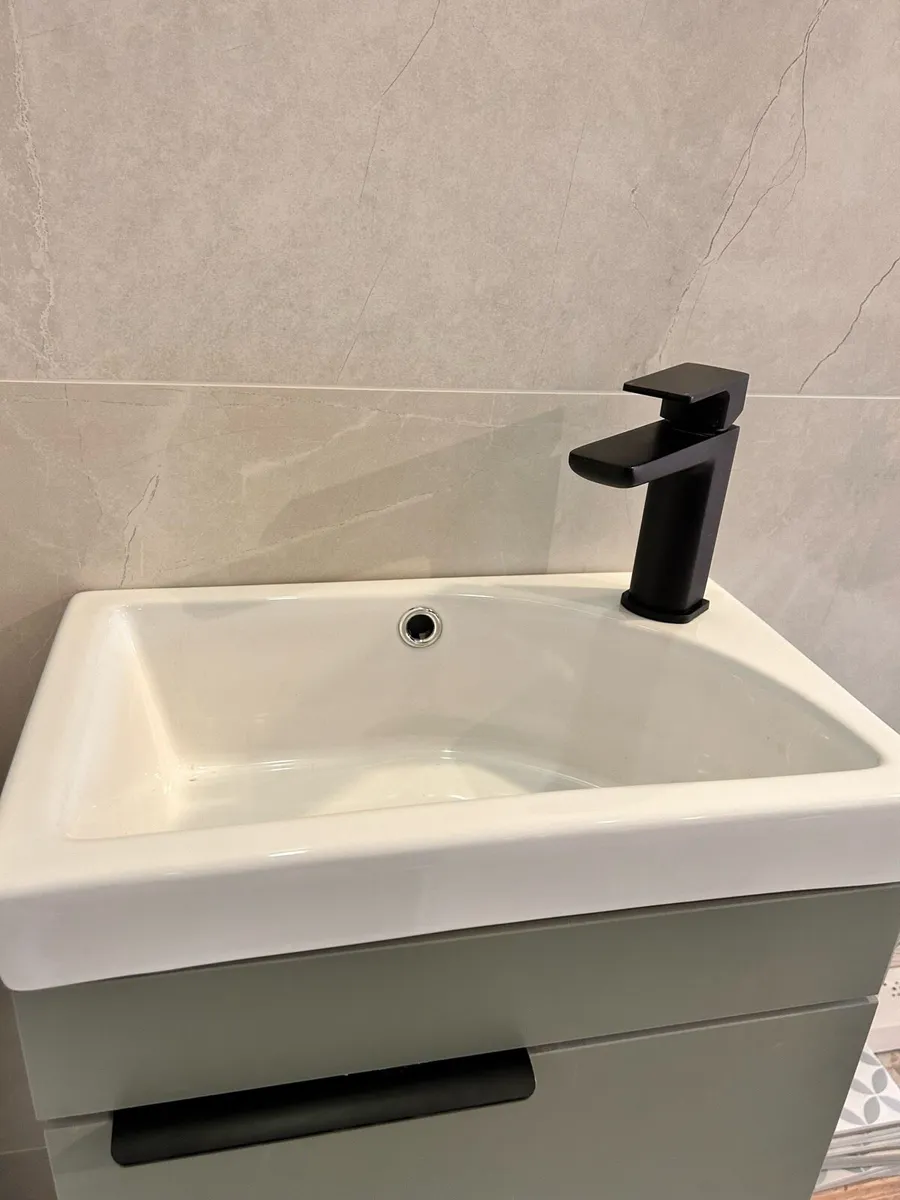 Bathroom unit - Image 2