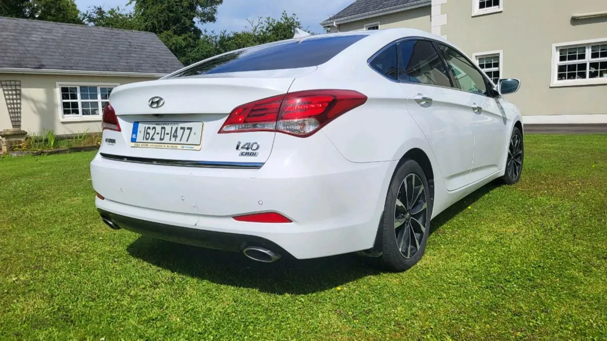 2016 Hyundia i40 Executive model 1.7 diseal Saloon - Image 2