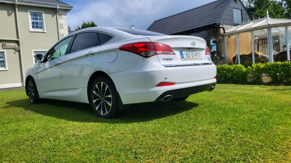 2016 Hyundia i40 Executive model 1.7 diseal Saloon - Image 3