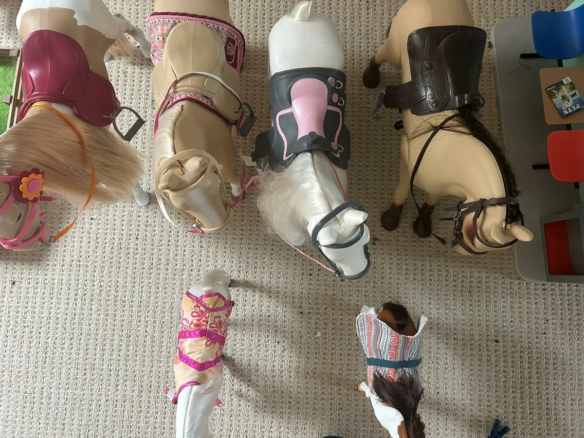 Generation Dolls Pony Campervan Stables Vet Clinic - Image 2