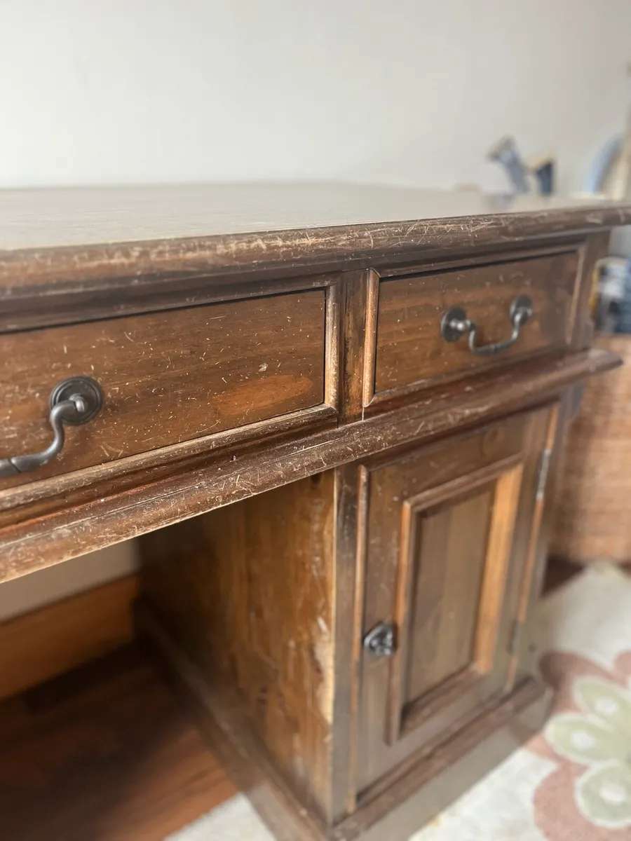 Desk - Image 4