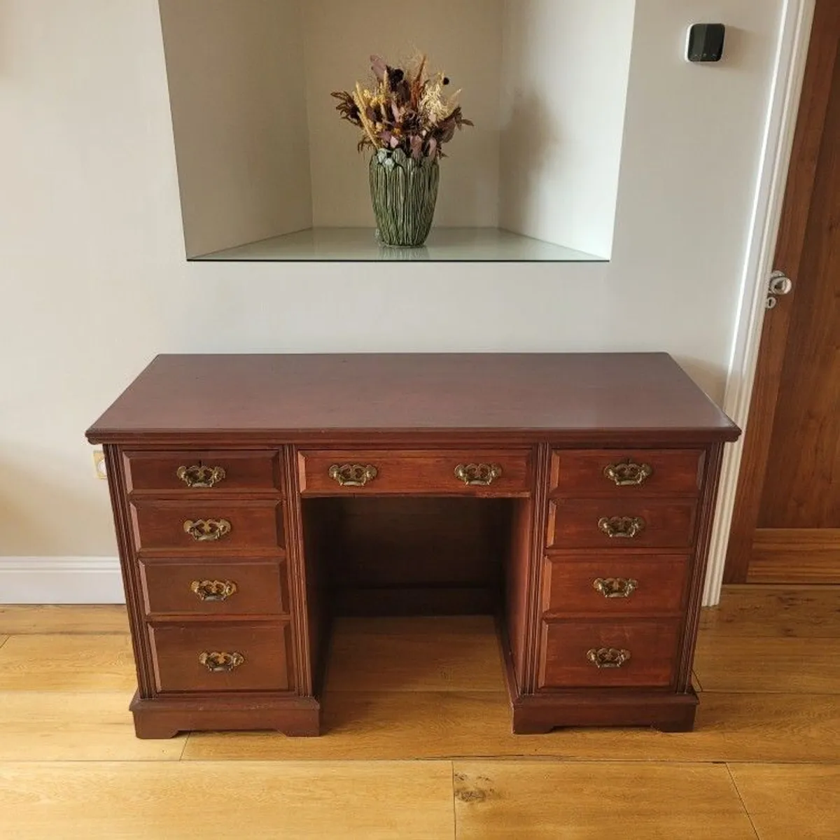 Elegant Antique Mahogany Kneehole Desk - Image 1