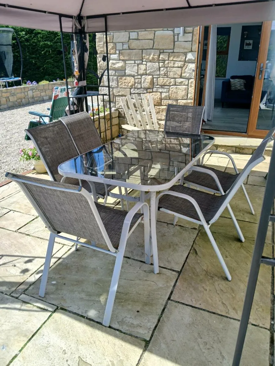 Garden table & chairs