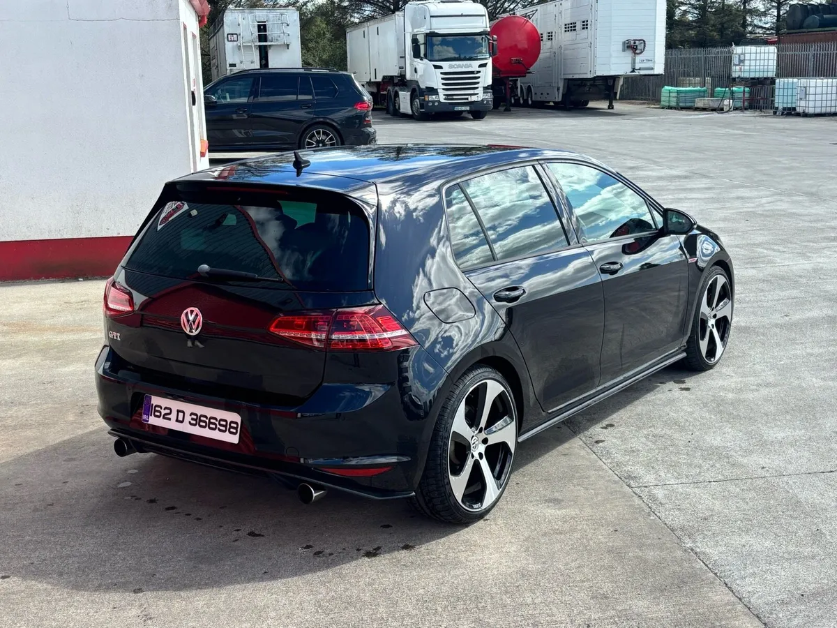 Volkswagen Golf GTI - Image 2