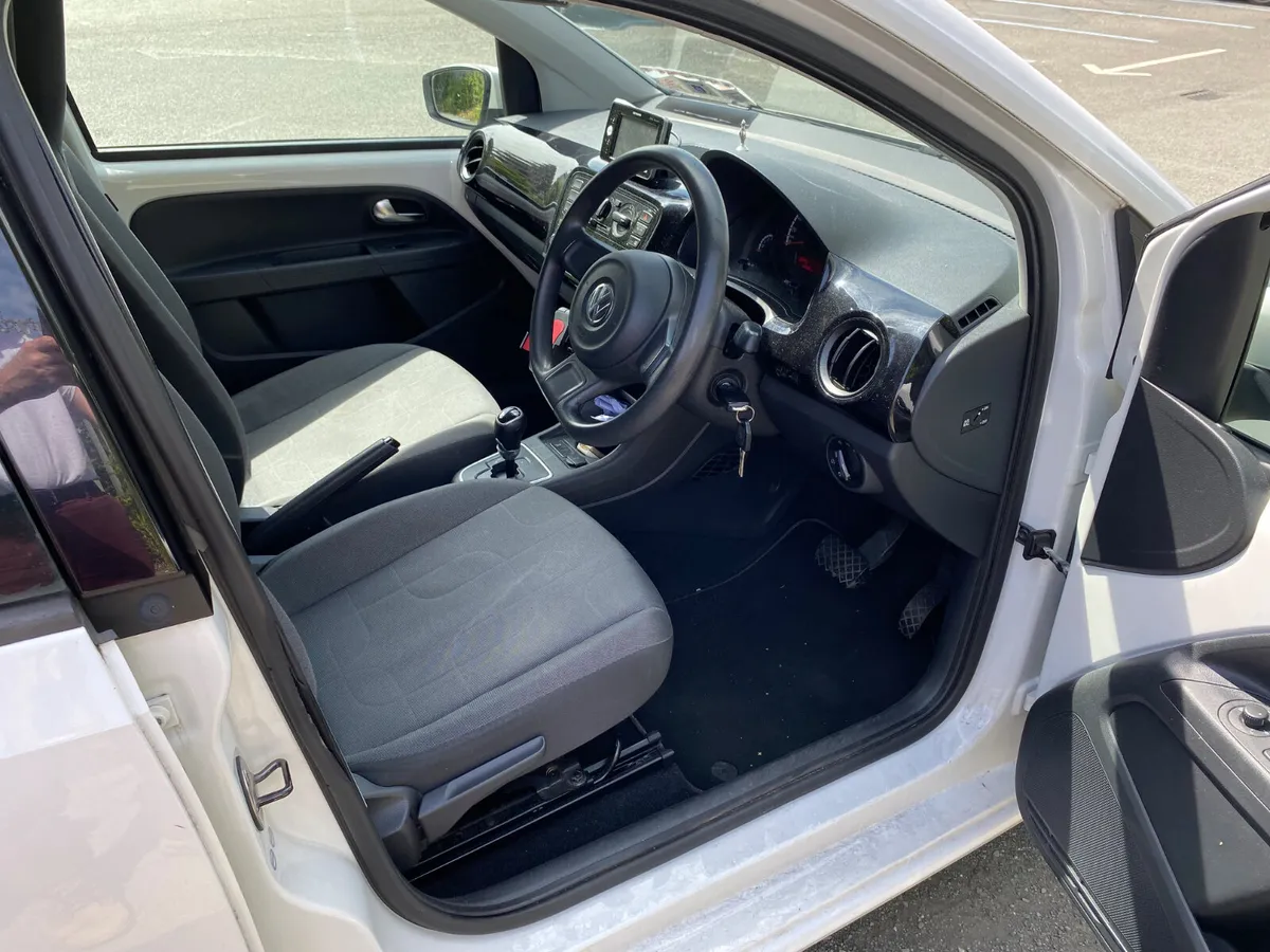 Volkswagen up! Automatic - Image 2