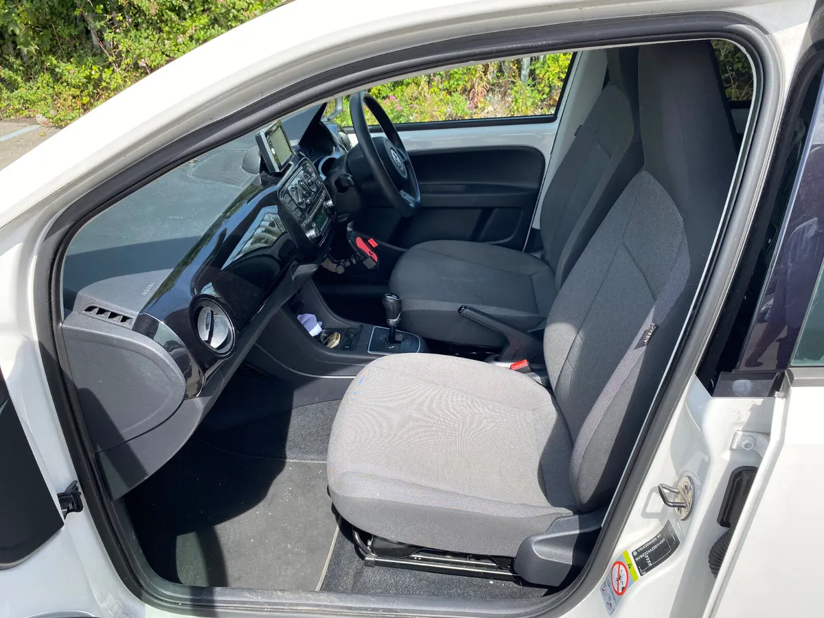 Volkswagen up! Automatic - Image 3