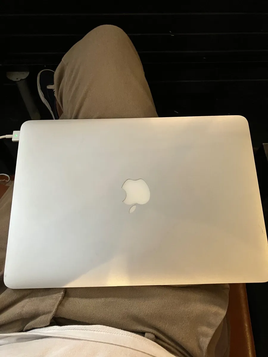 Apple Macbook Air 2017 - Image 3