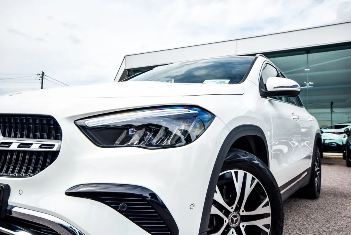 Mercedes-Benz GLA Class 180d Progressive Plus Auto - Image 4