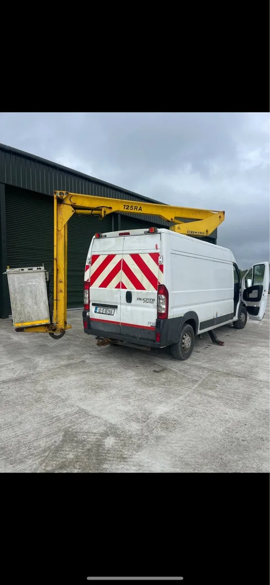 Cherry picker - Image 1